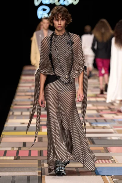 Look 11